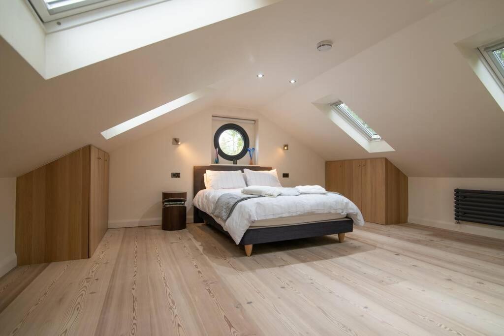 Villa Luxury Coach House Next To Woodland In Knutsford Exterior foto