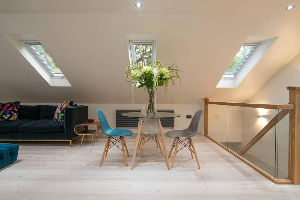 Villa Luxury Coach House Next To Woodland In Knutsford Exterior foto