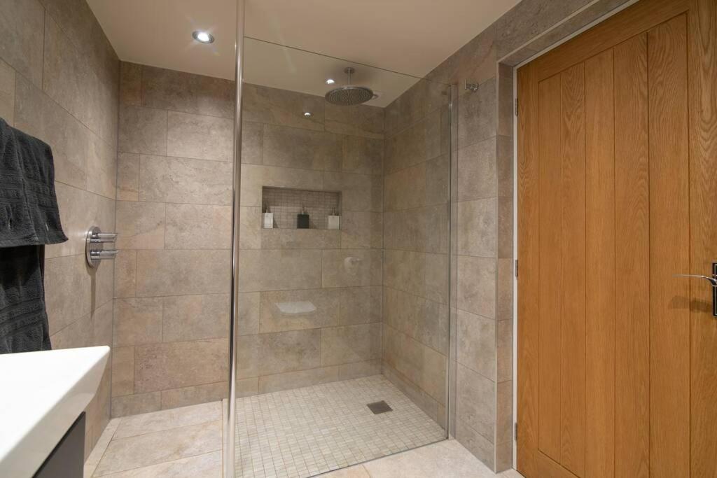 Villa Luxury Coach House Next To Woodland In Knutsford Exterior foto